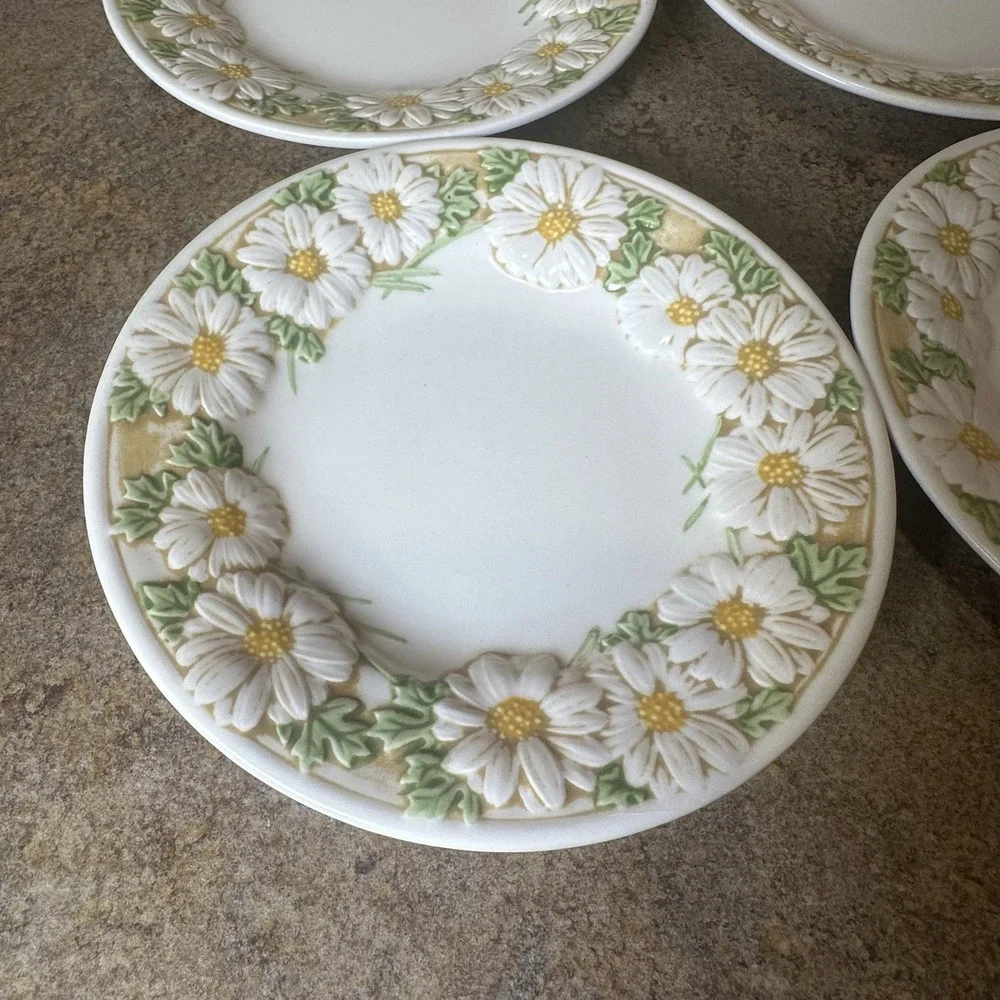Vintage 1960's Poppytrail Metlox Sculptured Daisy Bread Plates Set Of 4 USA